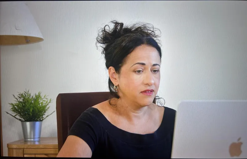 Rowena Scriven working with a client in an online session